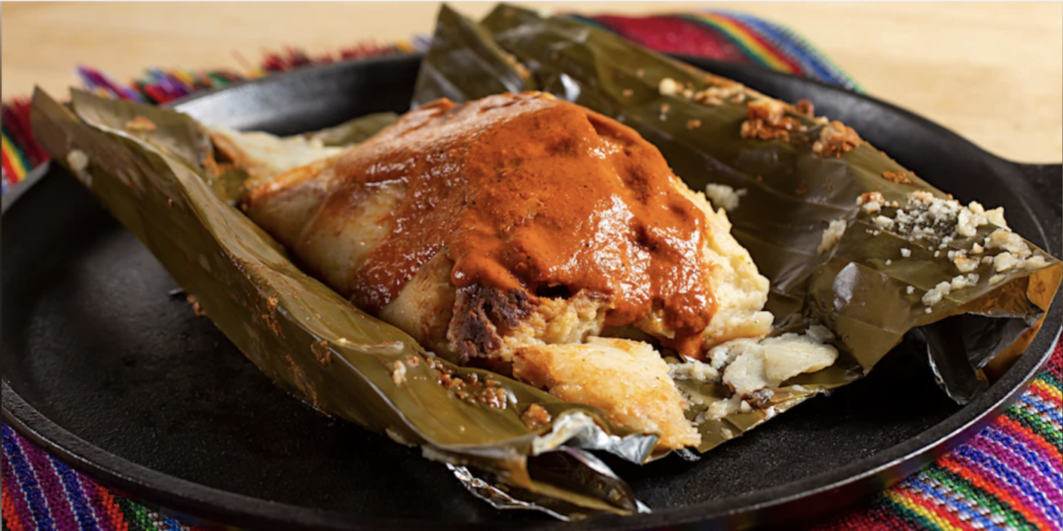 Hecho con Amor Tamales de Queso con Rajas and Mushrooms en Chile Rojo